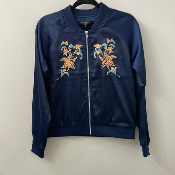 Romeo & Juliet Couture Jackets & Blazers - NWT Romeo & Juliet Couture Women’s Navy Silk Bomber Varsity Jacket with Design